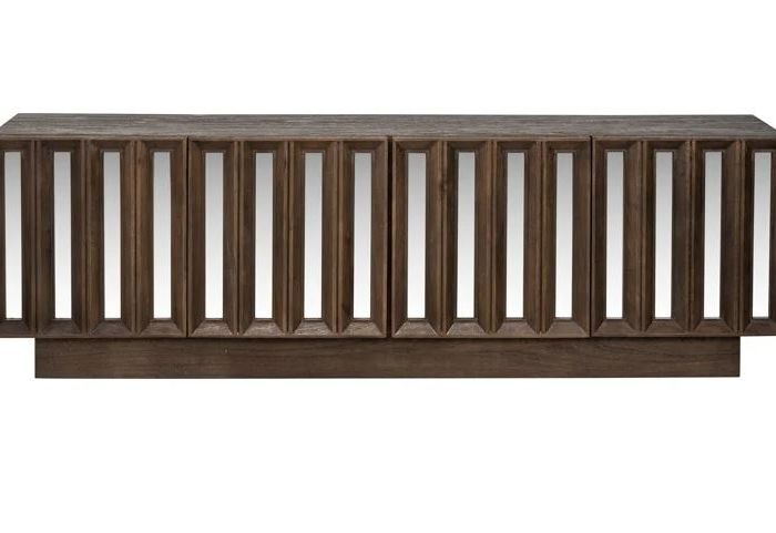 Dresser Alyssa Doyle