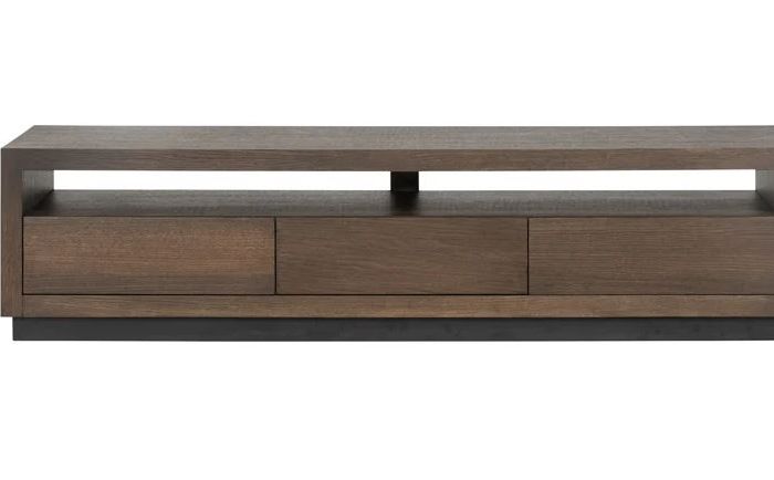 Dresser Chad Carlson